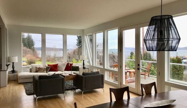 Panoramic Views of the San Juan Islands and Ferries