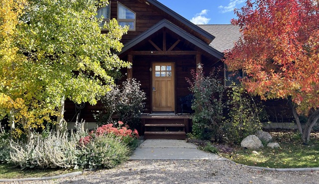Panoramic Views of the Tetons & Custom Contemporary Setting Awaits You!