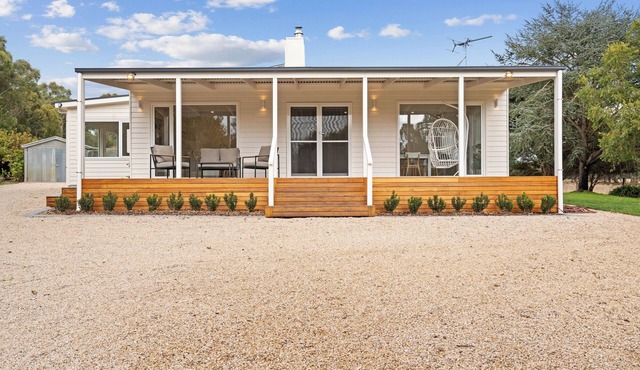 Panoramic views on the doorstep of McLaren Vale, Adelaide Hills and the beach.