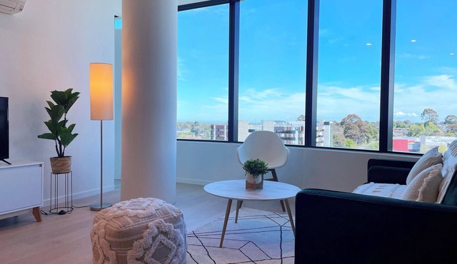 Panoramic Views! Spacious 2 Bed, 2 Bath Luxury Apartment w/Free Parking