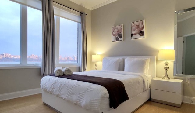 Panoramic water view , 10 min to manhattan on the river amazing D