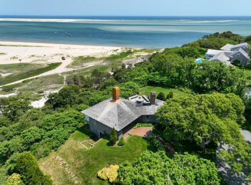 Panoramic Water Views w Private Beach