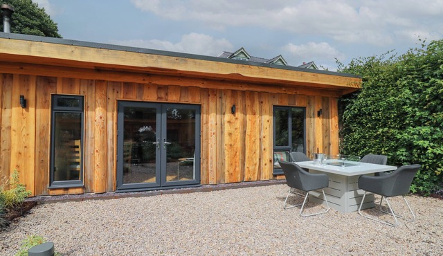 PANSI, pet friendly, character holiday cottage in Llangadfan