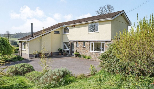 PANT Y CWTSH, pet friendly, with a garden in Kidwelly