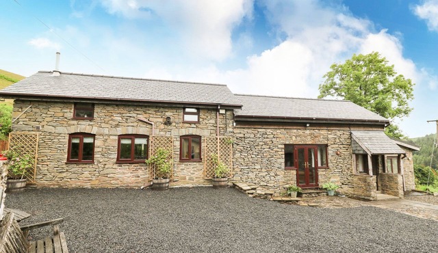 PANT Y RHEDYN, pet friendly, character holiday cottage in Rhayader
