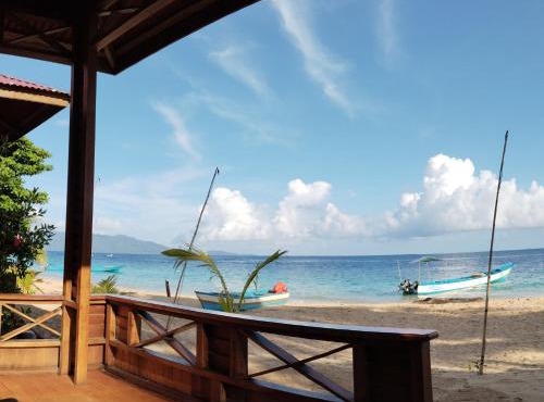 Pantai Naama Bungalow