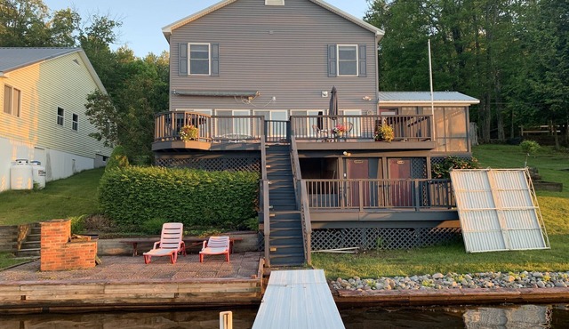 Panther Lake Waterfront. Dock and deck, on water with hot tub. Rent our boat!