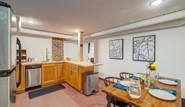 Paoli Den - Renovated Flat!