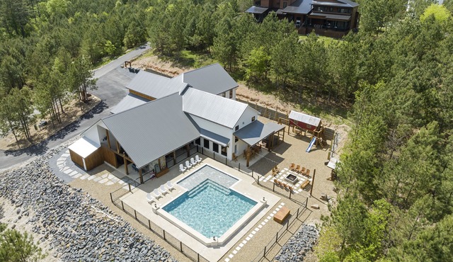 Papa Casa- 7bd with Pool and 2 Hot tubs