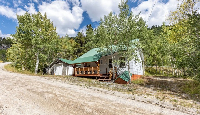 Papa's Cottage- Dog Friendly- Close to Monarch