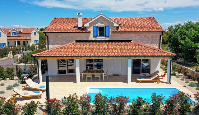 Papa's court Mediterranean Pasman Villa with pool II
