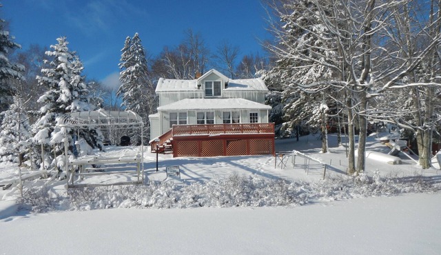 Papa’s Lake House, Quiet Retreat, Main Part Of Greater Bass Lake , Sleeps 12-14