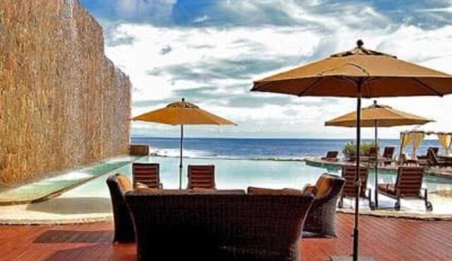 papas &beer 9 min most exclusive Condo