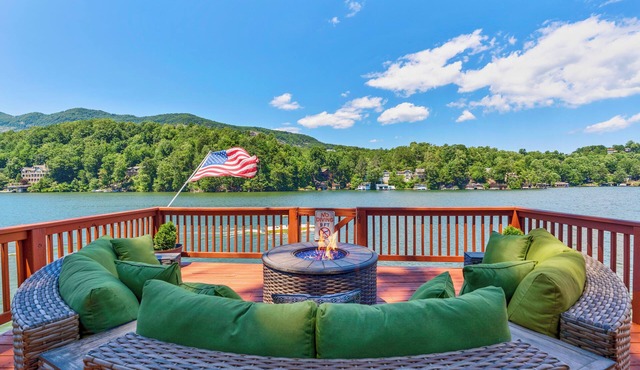 Papas Haus on Lake Lure - 3BR 3BA Lakefront, Decks Galore - Fire Pit