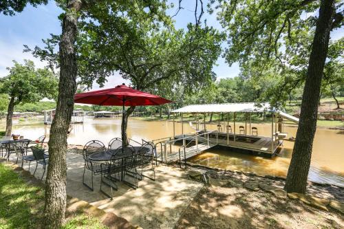 Papas Lakefront Hideaway