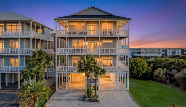 Papa’s Porch, 8BR Beach House, Private Pool, Elevator, Sleeps 20