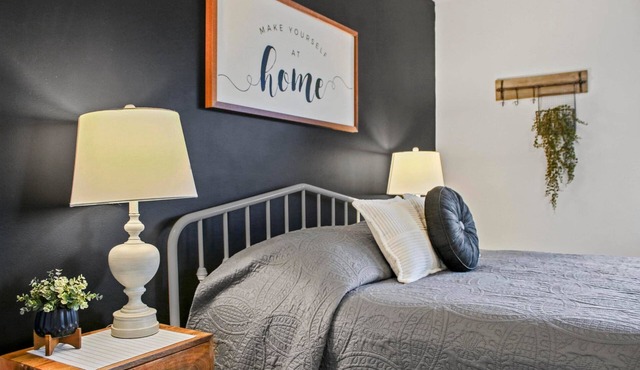 Paper Mill Pines Bed and Breakfast: The Cedar Room