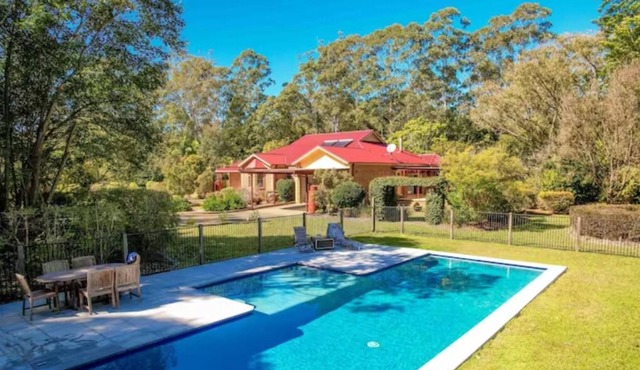 Paperbark Lodge- pool, space, private