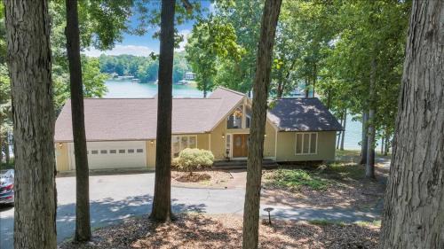 Pappy's Place - Lakefront home with private dock