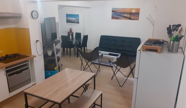 papyrus. sheets provided