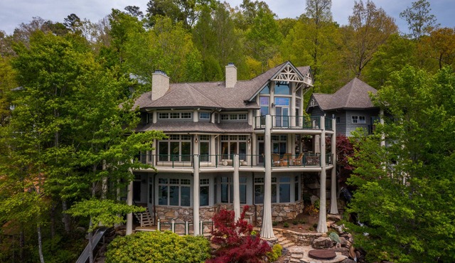 Parabull's Point, Lake Lure, Luxury House with water slide