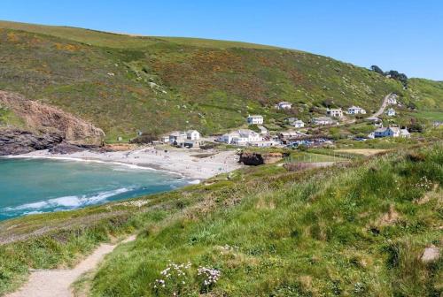 Parada Cottage at Crackington Haven, near Bude and Boscastle, Cornwall