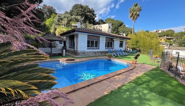 PARADISE HOUSE SWIMMING POOL TRANQUILITY