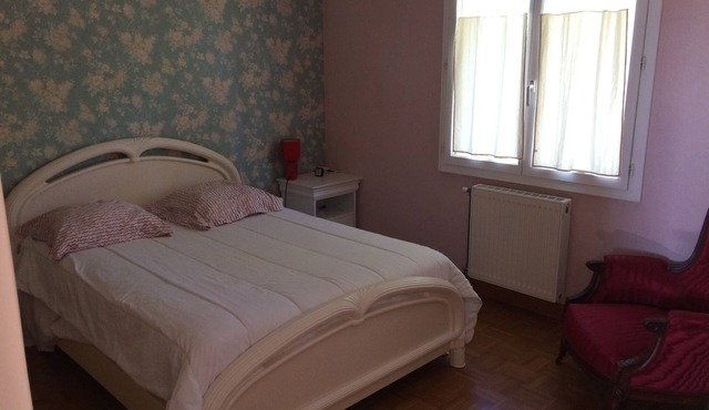 Paradis de Provence -between Vienne and Lyon 4 double rooms for 8 people.