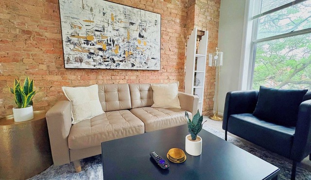 Paradise 1BR Apt in Lincoln Park