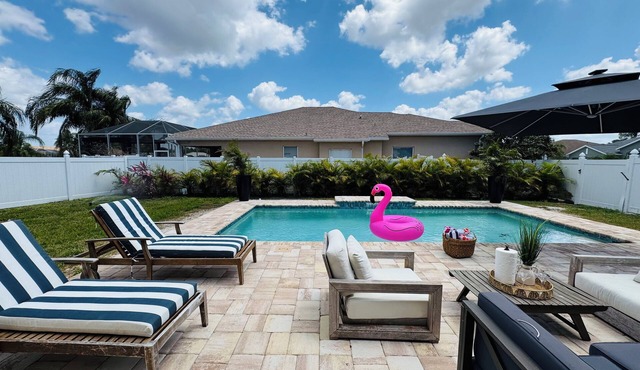 Paradise 4 Bedroom Heated Pool Home Near IMG Academy and Siesta Key Beach
