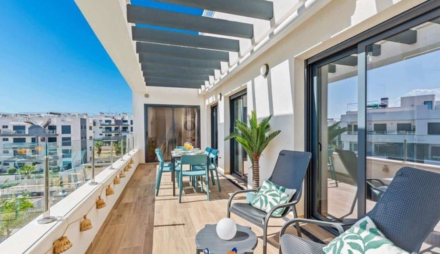 Paradise 77 Penthouse with Private Jacuzzi VM65
