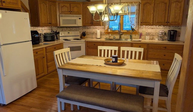 Paradise! A sweet little slice of paradise in this 1 bedroom apartment.