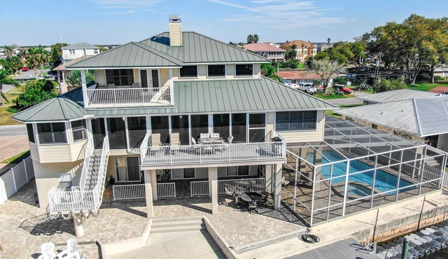 Paradise at it's finest , gulf front, heated Pool/Jacuzzi ,pool table