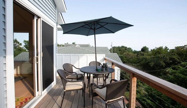 Paradise at the Point (Beach front with elevator and linens!)