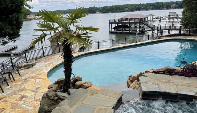 PARADISE AT THE LAKE-Pool & Optional Boat Rental. Great for families! Generator