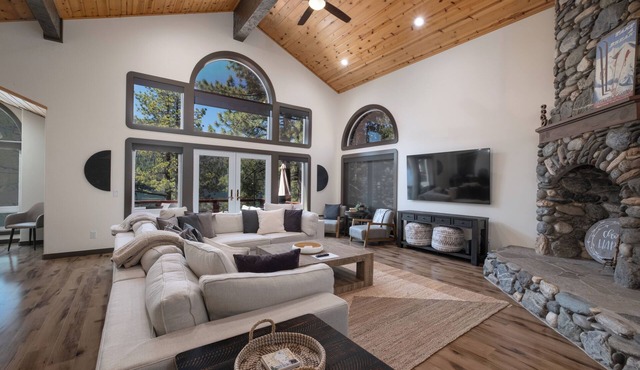 Paradise Awaits - Updated Donner Lake Home, Private Hot Tub, Dog Friendly, BBQ and Deck