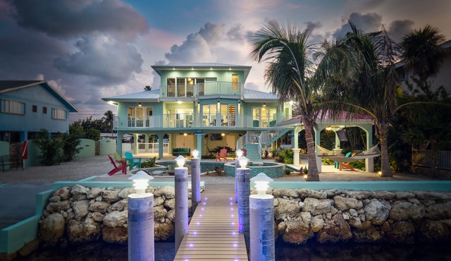 Paradise Bay - 4 Bedrooms [with 2 Master Suites] & 4 Bathrooms - sleeps 10