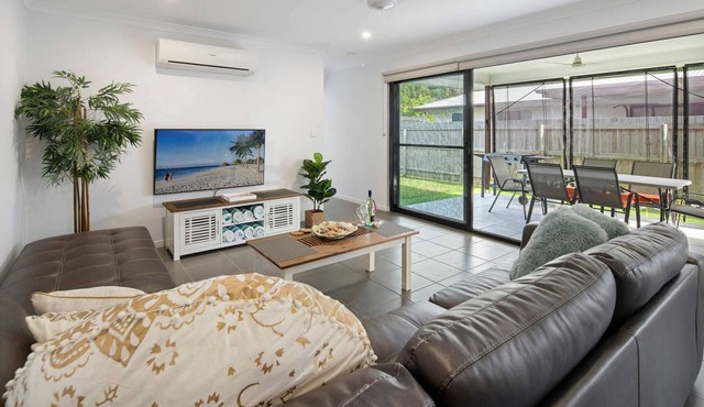 Paradise by the Port, Close To Town, Sleeps 8