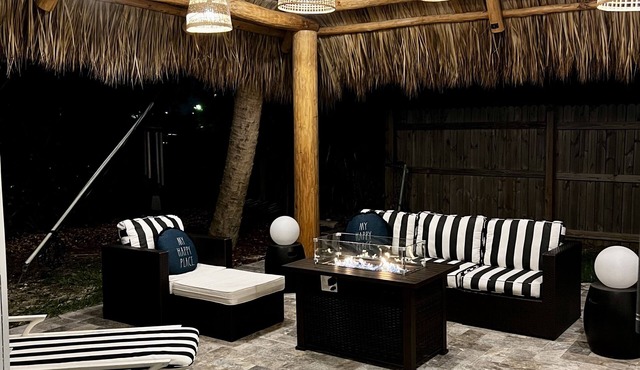 PARADISE BY THE BEACH AND YOUR OWN PRIVATE POOL