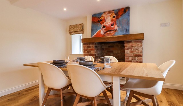 PARADISE COTTAGE, family friendly, with open fire in Bewerley