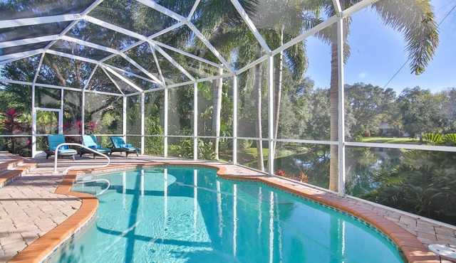 Paradise Cove - Beautiful Lakeview and Private Pool