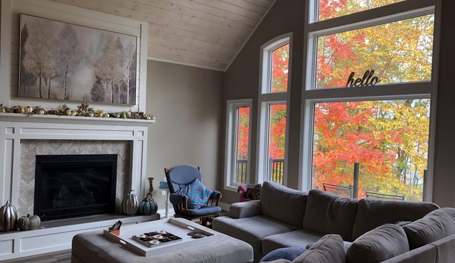 Paradise Cove Lakefront Cottage