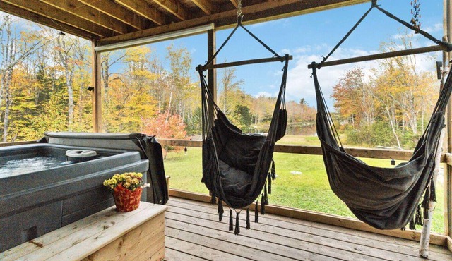 Paradise Cove - Lakefront with Projector & Hot Tub