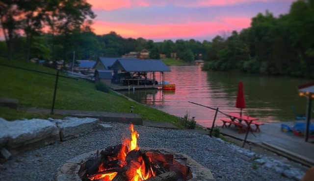 Paradise Cove on the Lake with Dock and Firepit - 7 miles to the Ark!