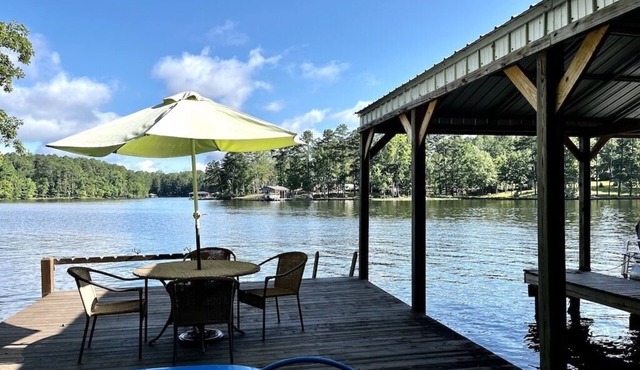 Paradise Cove: Pet friendly, Lakefront, EV Charging, Kayaks, Boat Slip, Fire pit