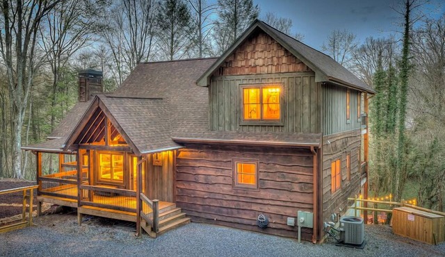 Paradise Creek - Creek Front | Perfect for Families | Hot Tub