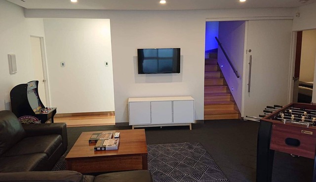 Paradise Escapes - Houses in Cowes - Sleeps 30