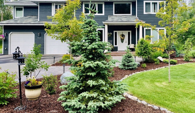 Paradise found! Beauty & Luxury- 20 min from Anchorage, HOT TUB, privacy!