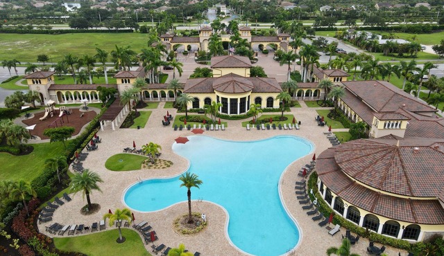 Paradise found in Gran Paradiso! Resort style living. 3 beds/2bath home.