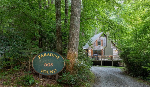 Paradise Found - Newly updated cabin on the River with Hot Tub, screened in porch